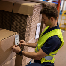 Imprimante étiquettes très haut débit Brother - TD-4520DN. Connectivité réseau. Résolution d'impression professionnelle de haute qualité jusqu'à 300 dpi. Vitesse d'impression jusqu'à 6 images par seconde. Impression d'étiquettes jusqu'à 4,27 pouces / 108 mm de large. Simplicité d'utilisation avec calibration, détection et sélection automatique des supports. Prêt à fonctionner avec les applications iOS et Android